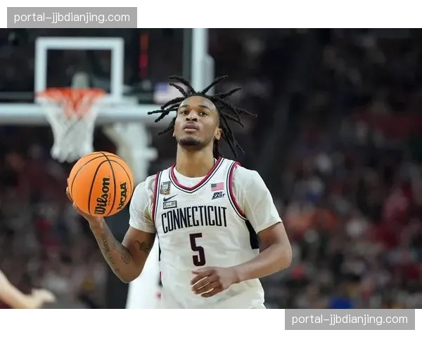 马刺卡斯尔髋部紧张连续缺阵 控卫轮换出现临时真空